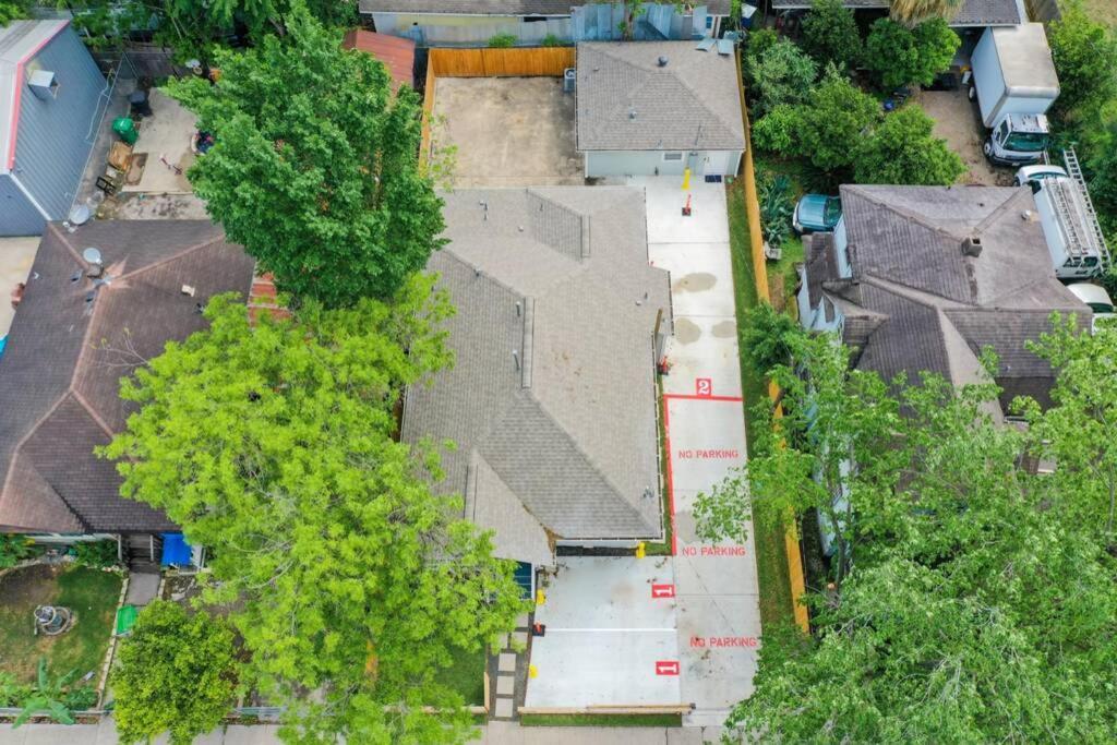Cosmic Studio At North Downtown Villa ฮูสตัน ภายนอก รูปภาพ
